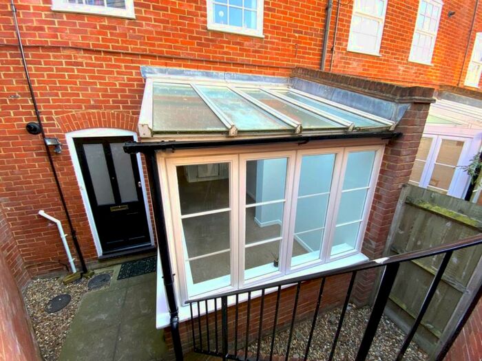 2 Bedroom Flat To Rent In Station Road West, Canterbury, CT2