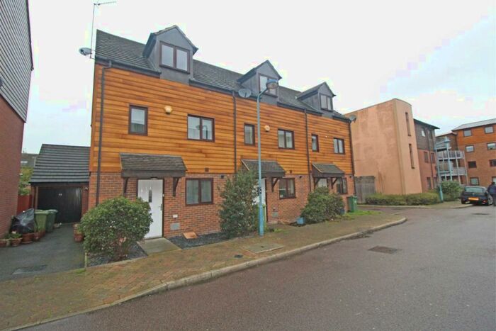 4 Bedroom Town House To Rent In Bicton Chase, Broughton, Milton Keynes, MK10