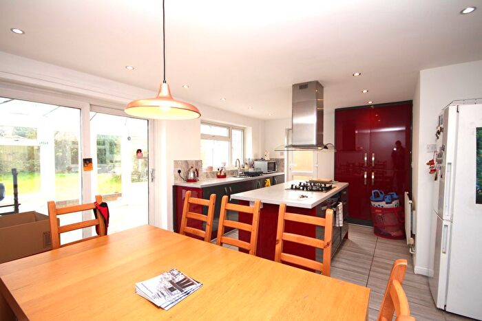 4 Bedroom Detached House To Rent In Old Bedford Road, Luton, LU2