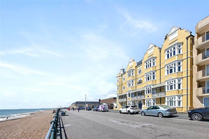 3 Bedroom Flat To Rent In St Auybns Mansions, Kings Esplanade, Hove, BN3