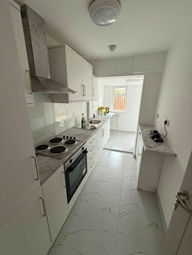 3 Bedroom Terraced House To Rent In London, N18