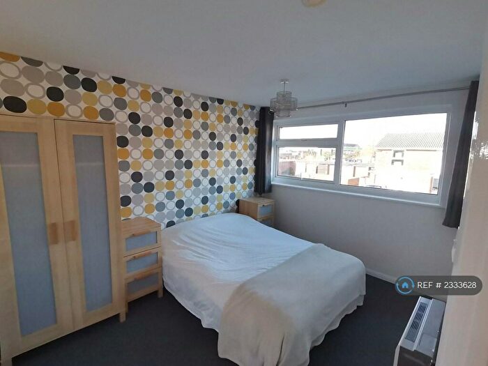 2 Bedroom Flat To Rent In Rothleigh Road, Cambridge, CB1