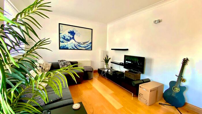 2 Bedroom Flat To Rent In West Ham Lane, London, E15