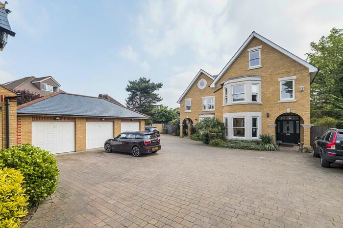 5 Bedroom Semi-Detached House To Rent In Aspen Close Kingston Upon Thames, KT1