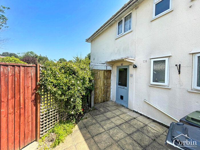 2 Bedroom Apartment For Sale In Verney Close, Bournemouth, BH11