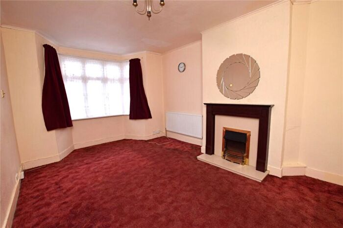 3 Bedroom Terraced House For Sale In Hainault Road, Chadwell Heath, Romford, RM6