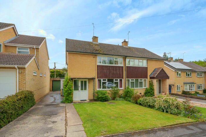 3 Bedroom Semi-Detached House For Sale In Parkside, North Leigh, OX29