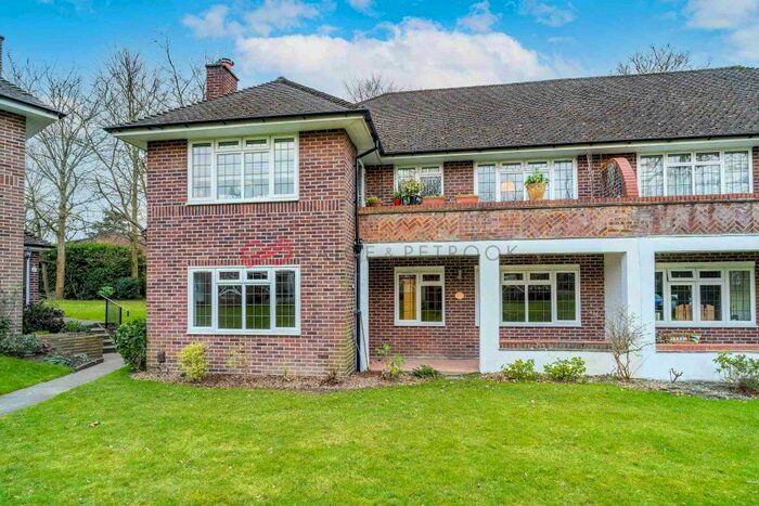 3 Bedroom Flat To Rent In The Glen, Northwood, HA6