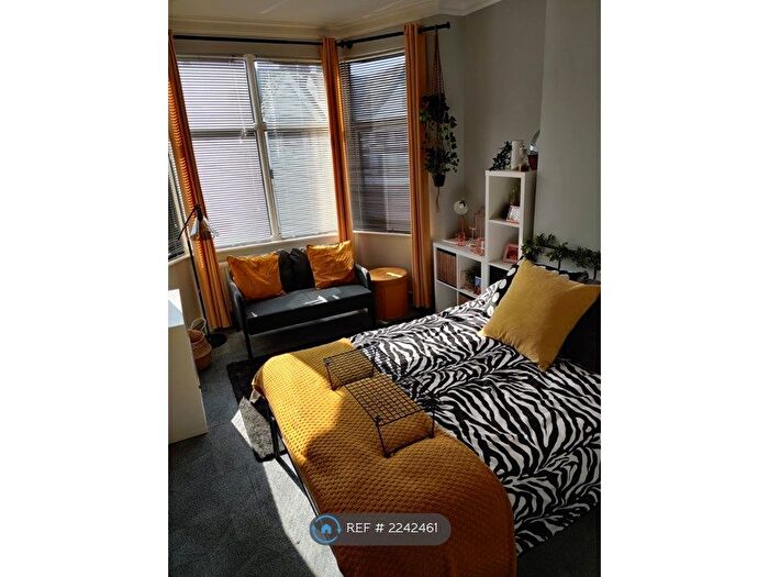 1 Bedroom Property To Rent In Fairfax Drive, Westcliff-On-Sea, SS0