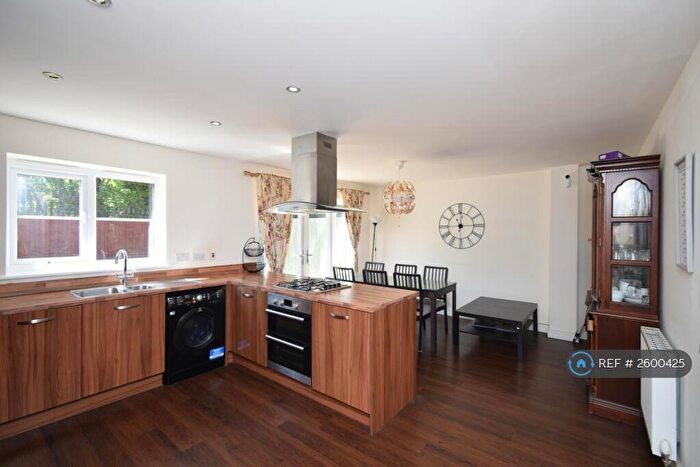 4 Bedroom Semi-Detached House To Rent In Gardenia Road, Leicester, LE5