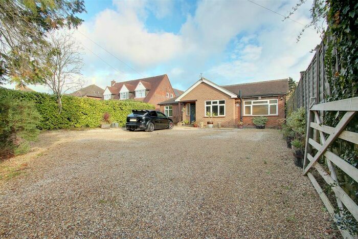5 Bedroom Detached Bungalow To Rent In Bellingdon, Chesham HP5