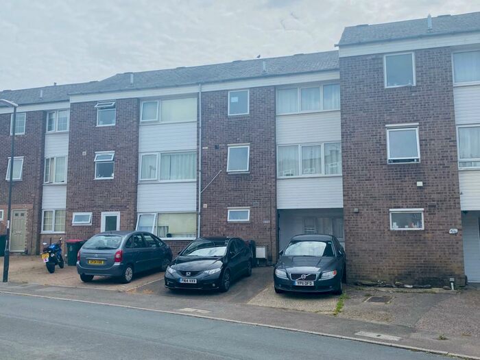 House To Rent In Southgate, RH11