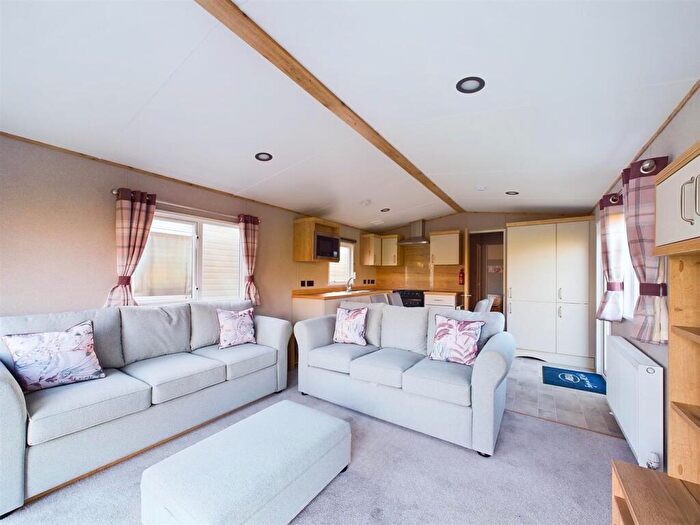 2 Bedroom Chalet For Sale In Woodthorpe Leisure Park, Woodthorpe, Alford, LN13