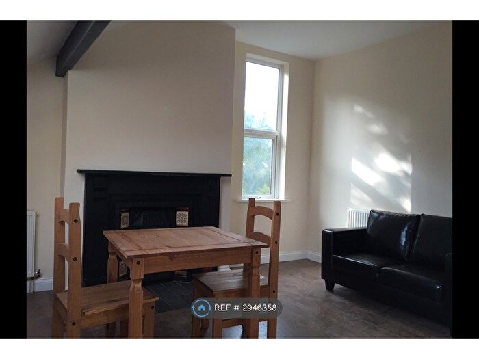 1 Bedroom Flat To Rent In Oakwood Avenue, Leeds, LS8