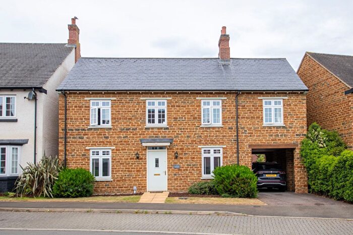 4 Bedroom Detached House For Sale In Watts Road, Banbury, OX16