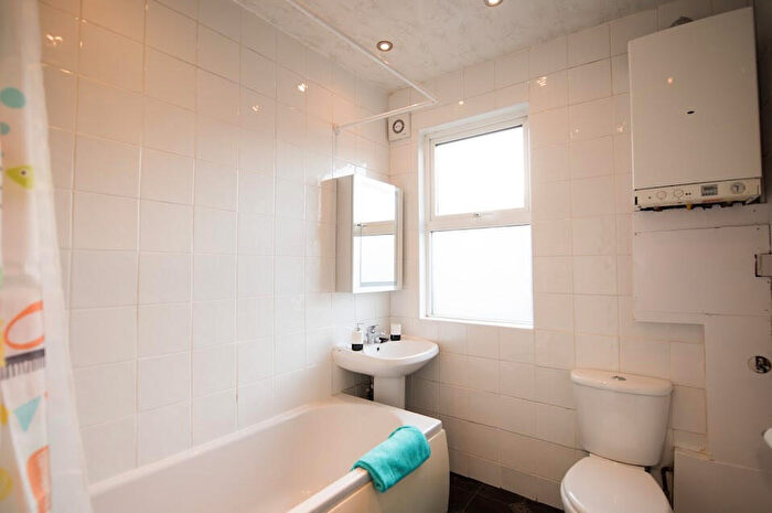 3 Bedroom Terraced House To Rent In Brudenell Grove, Leeds, West Yorkshire, LS6