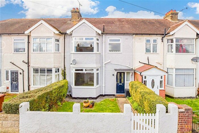 3 Bedroom Terraced House For Sale In Woodlands Road, Gillingham, Kent, ME7