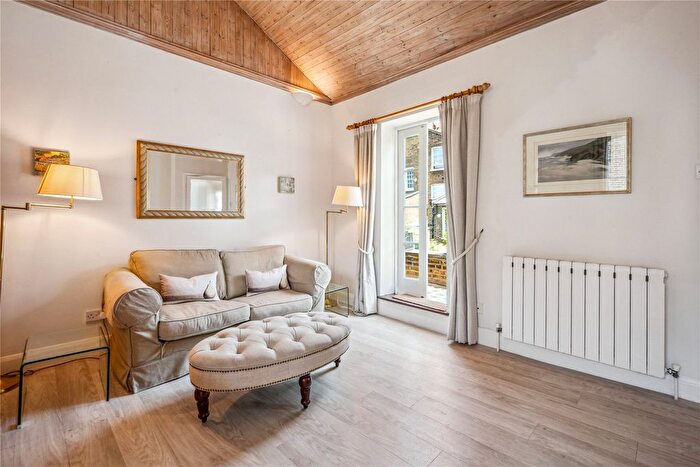 1 Bedroom Flat To Rent In Lucerne Mews, Kensington, London, W8