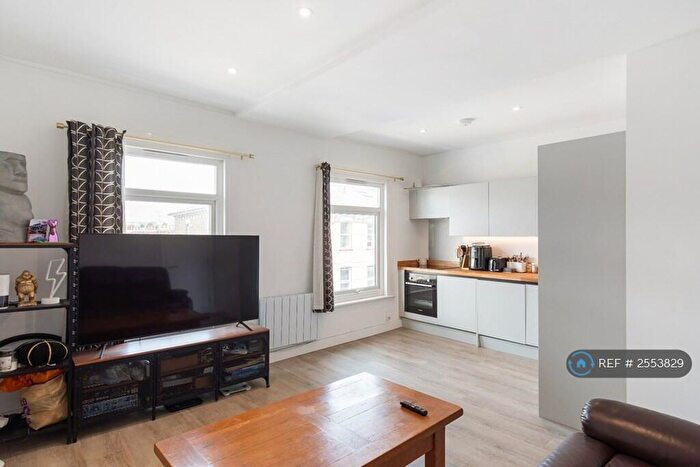 2 Bedroom Flat To Rent In Battersea Park Road, London, SW11