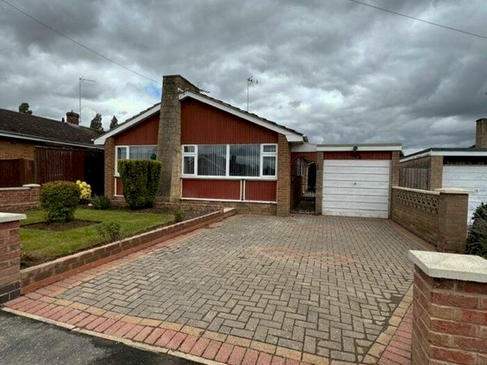3 Bedroom Detached Bungalow To Rent In Chase Close, Kettering, NN14