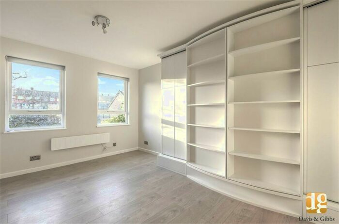 Flat To Rent In Westcott Road, London, SE17