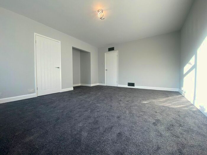 2 Bedroom Flat To Rent In Greenhill Avenue, Sheffield, S8