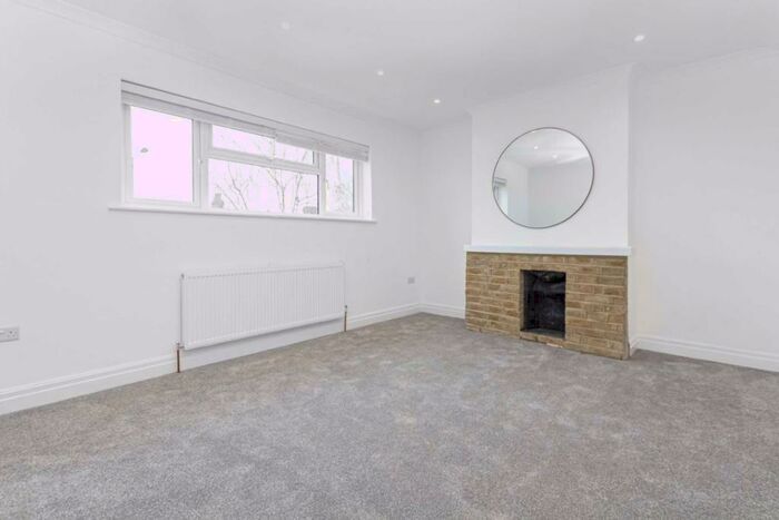 2 Bedroom Flat To Rent In Morden Court, Morden, SM4