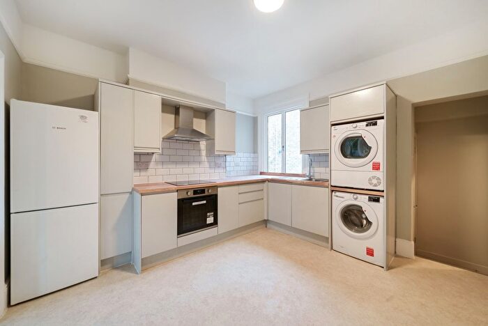 1 Bedroom Property To Rent In Pretoria Road, London, SW16