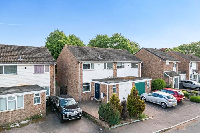 3 Bedroom Semi Detached House For Sale In Keats Road, Larkfield, Aylesford, ME20