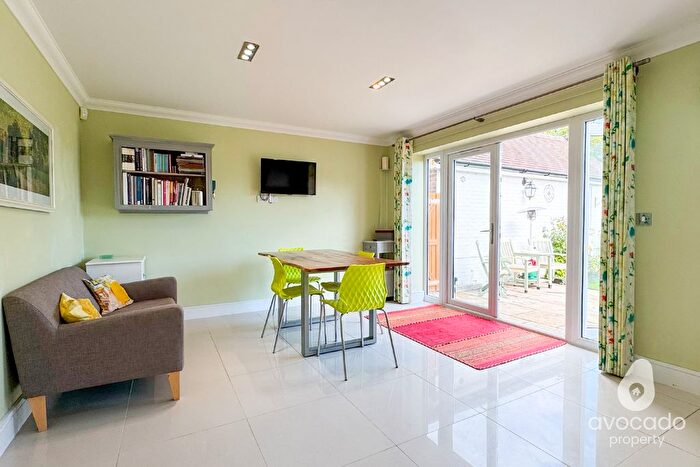 4 Bedroom Detached House For Sale In The Avenue, Mortimer, RG7