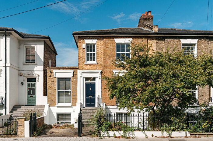 4 Bedroom Semi-Detached House For Sale In Northchurch Road, London, N1