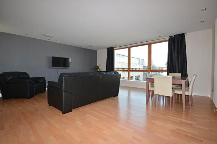 3 Bedroom Flat To Rent In L Gardner's Crescent, Edinburgh, EH3
