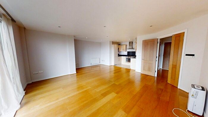 2 Bedroom Flat To Rent In High Trees, Queensmere Road, London, SW19