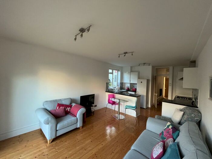 2 Bedroom Flat To Rent In Carlisle Road, BN3