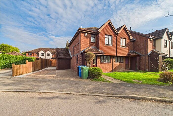 3 Bedroom End Of Terrace House To Rent In Stevenson Drive, Binfield, Berkshire, RG42
