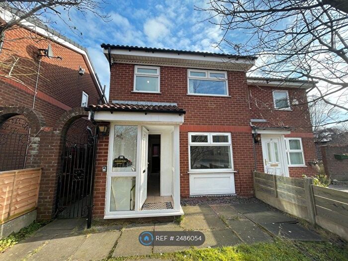 3 Bedroom Semi-Detached House To Rent In Gorton Lane, Manchester, M12