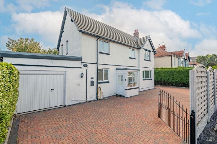 3 Bedroom Detached House For Sale In Marine Road, Pensarn, LL22