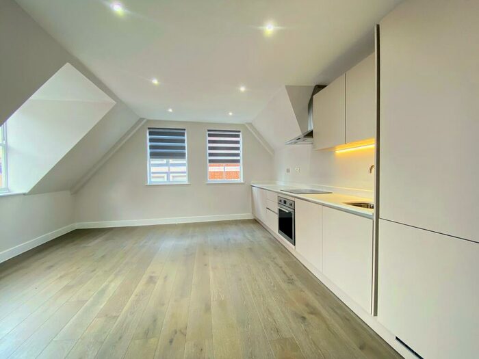 2 Bedroom Flat To Rent In Moulsham Street, Chelmsford, CM2