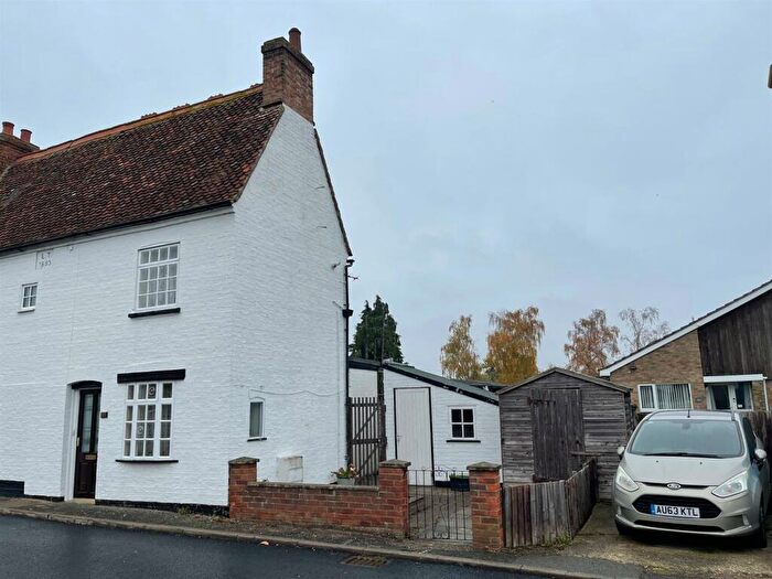 1 Bedroom Cottage For Sale In Lower Shelton Road, Marston Moretaine, Bedford, MK43