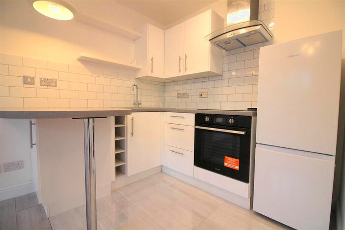 1 Bedroom Flat To Rent In Varsity Drive, Twickenham, TW1