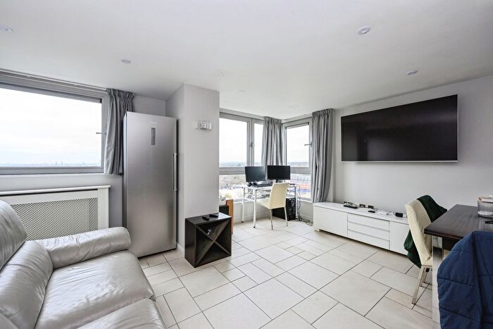 2 Bedroom Flat For Sale In Throwley Way, Sutton, SM1