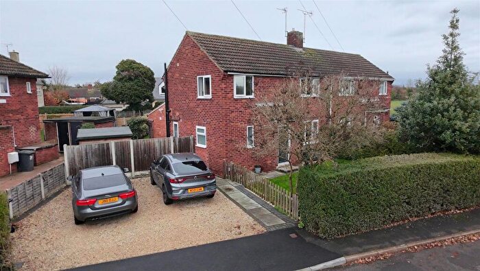 3 Bedroom Semi Detached House For Sale In Top Stone Close, Burton Salmon, Leeds, LS25