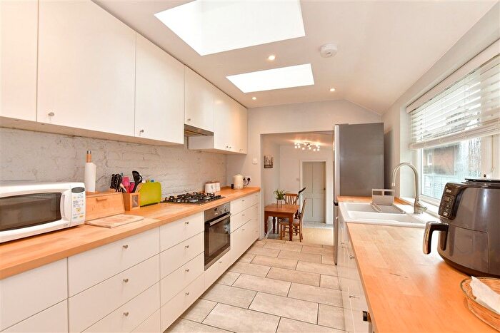 4 Bedroom Semi-Detached House For Sale In Woodside Road, Tonbridge, Kent, TN9