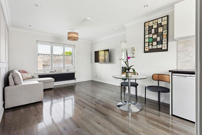 1 Bedroom Flat To Rent In Abbey Gardens, Hammersmith, London, W6