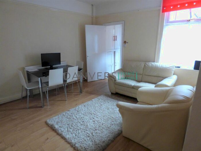 4 Bedroom Terraced House To Rent In Windermere, Leicester, LE2