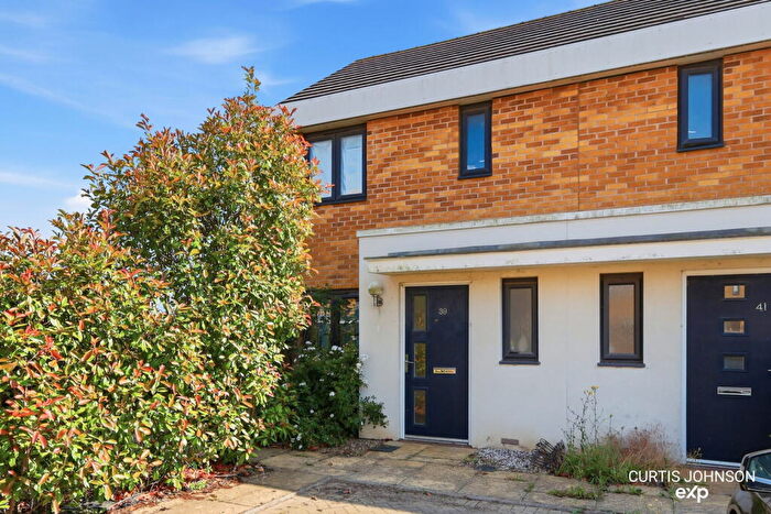 3 Bedroom Semi Detached House For Sale In Turnstone Close, East Tilbury, Tilbury, RM18