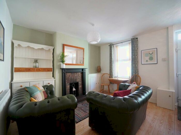 2 Bedroom House To Rent In Hill Street, Bangor, Gwynedd, LL57