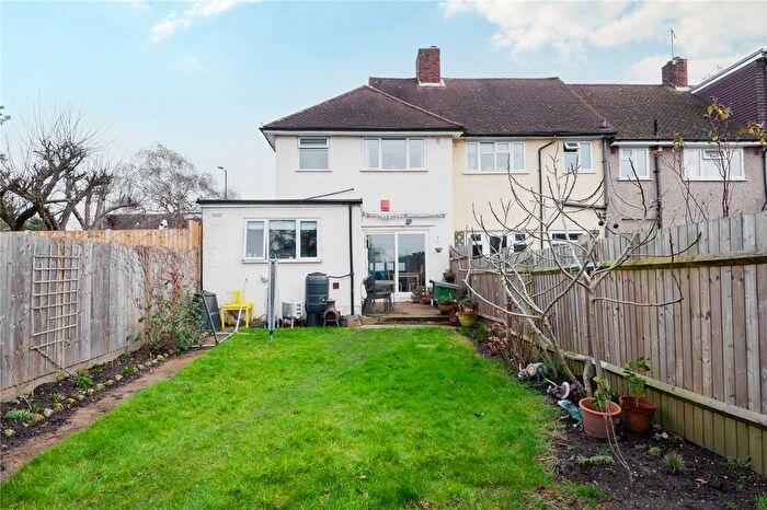 3 Bedroom End Of Terrace House For Sale In Meadway, Twickenham, TW2