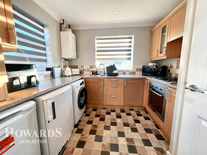 2 Bedroom Semi-Detached Bungalow For Sale In Flowerday Close, Hopton, NR31