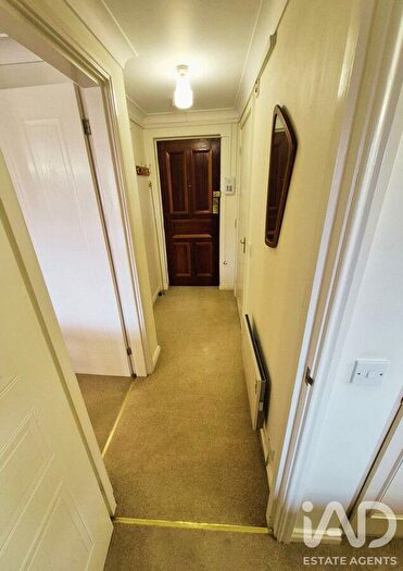 1 Bedroom Flat For Sale In Wethered Road, Marlow, SL7